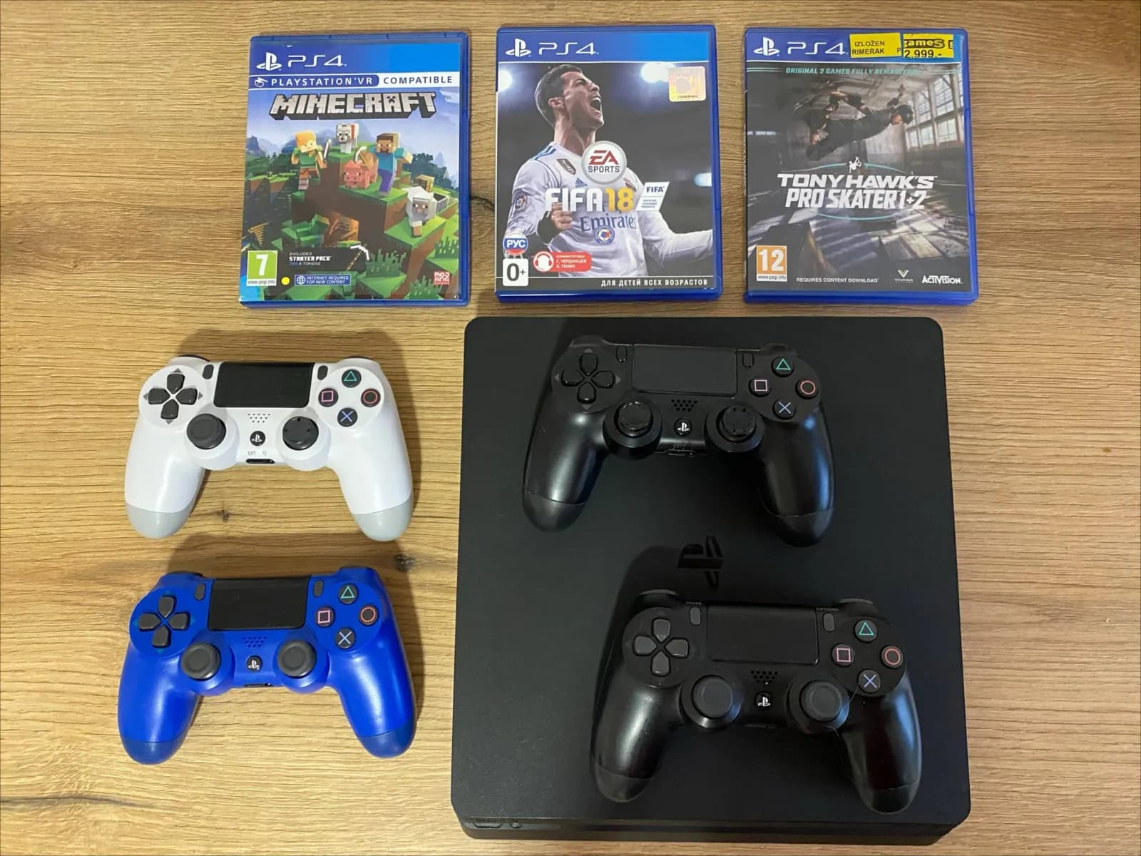 PlayStation 4 с 4 джойстиками