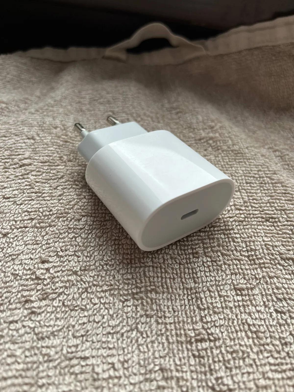 Зарядное устройство Apple 20W USB-C