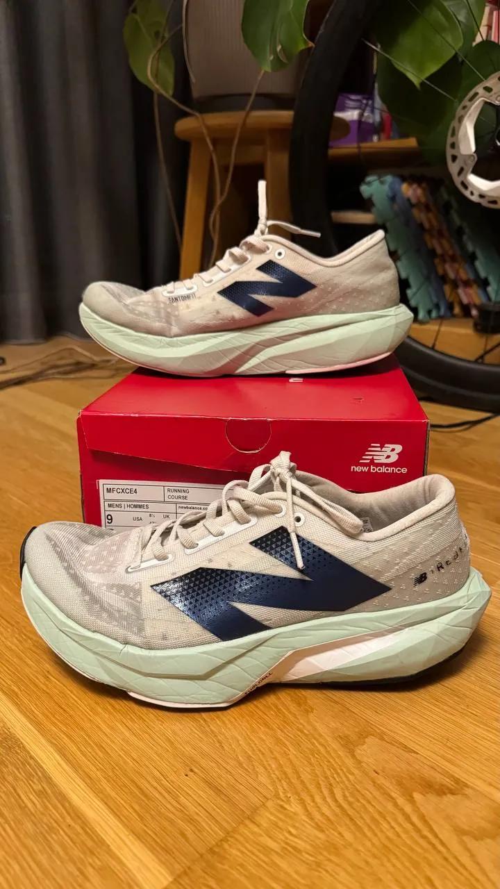 Беговые кроссовки New Balance Rebel 4 размер 42.5