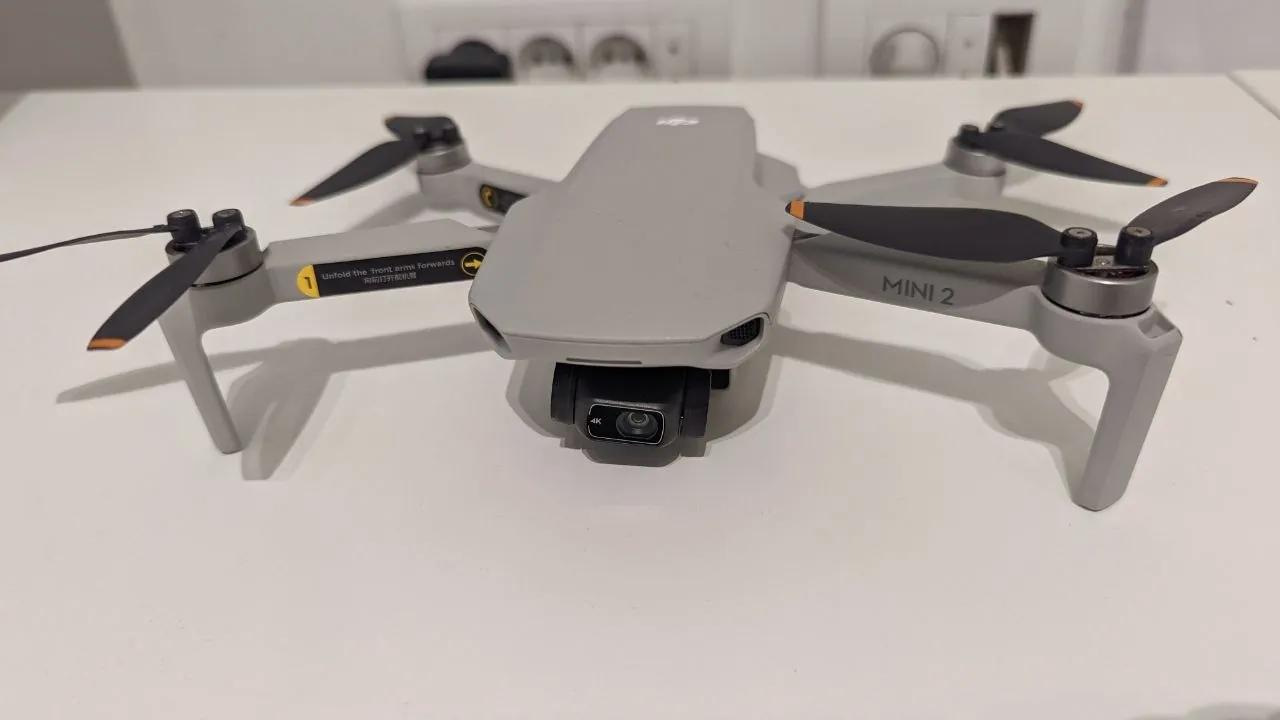 Дрон DJI Mini 2 с кейсом и аксессуарами, Белград