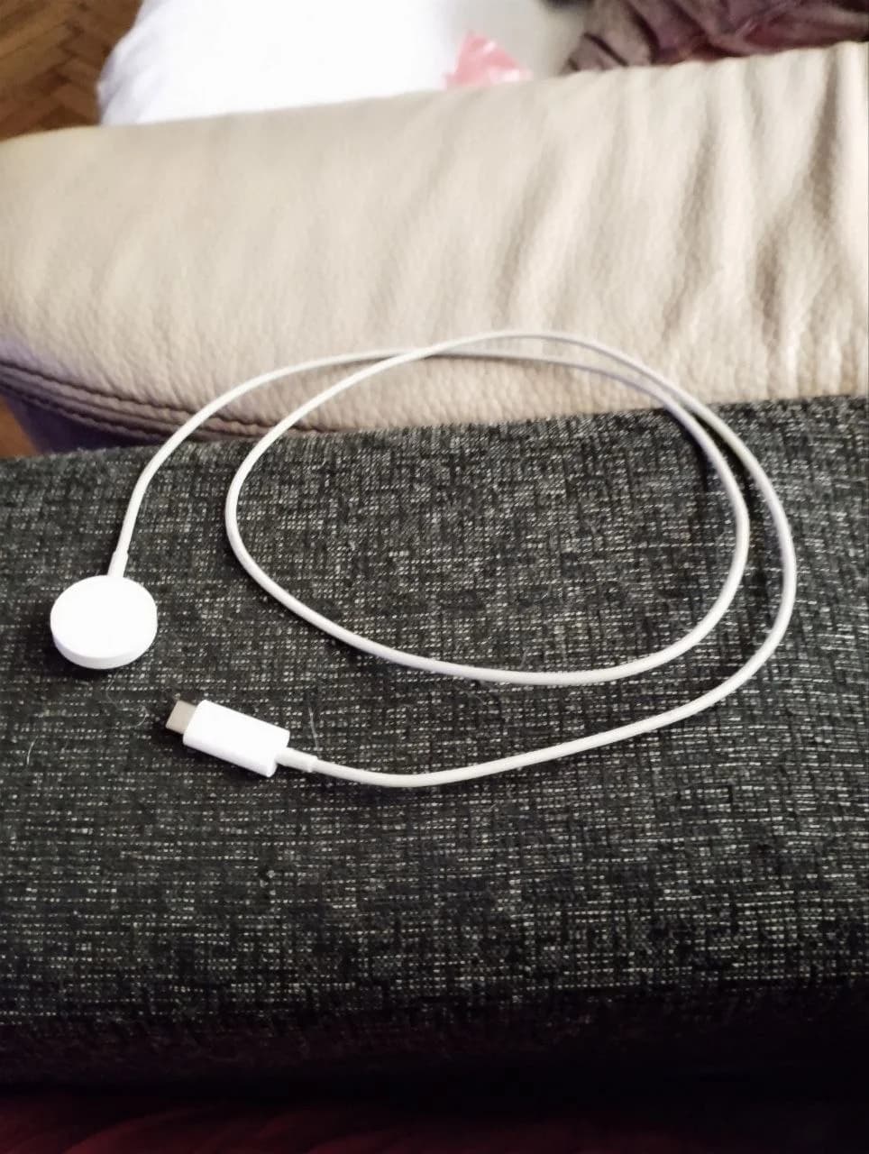 Кабель Apple Watch и два повербанка