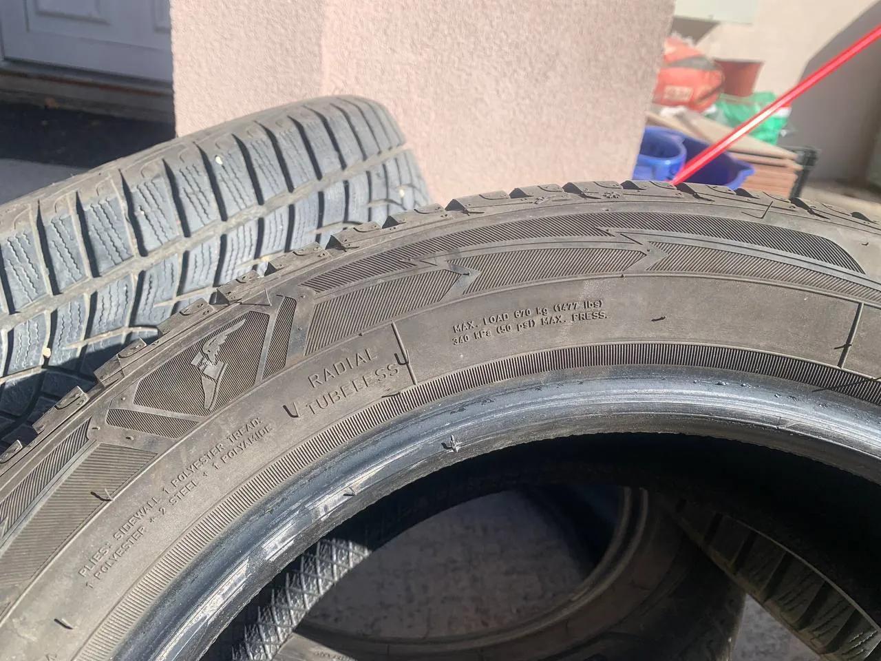 Зимние шины Goodyear 205/55 R16 три штуки