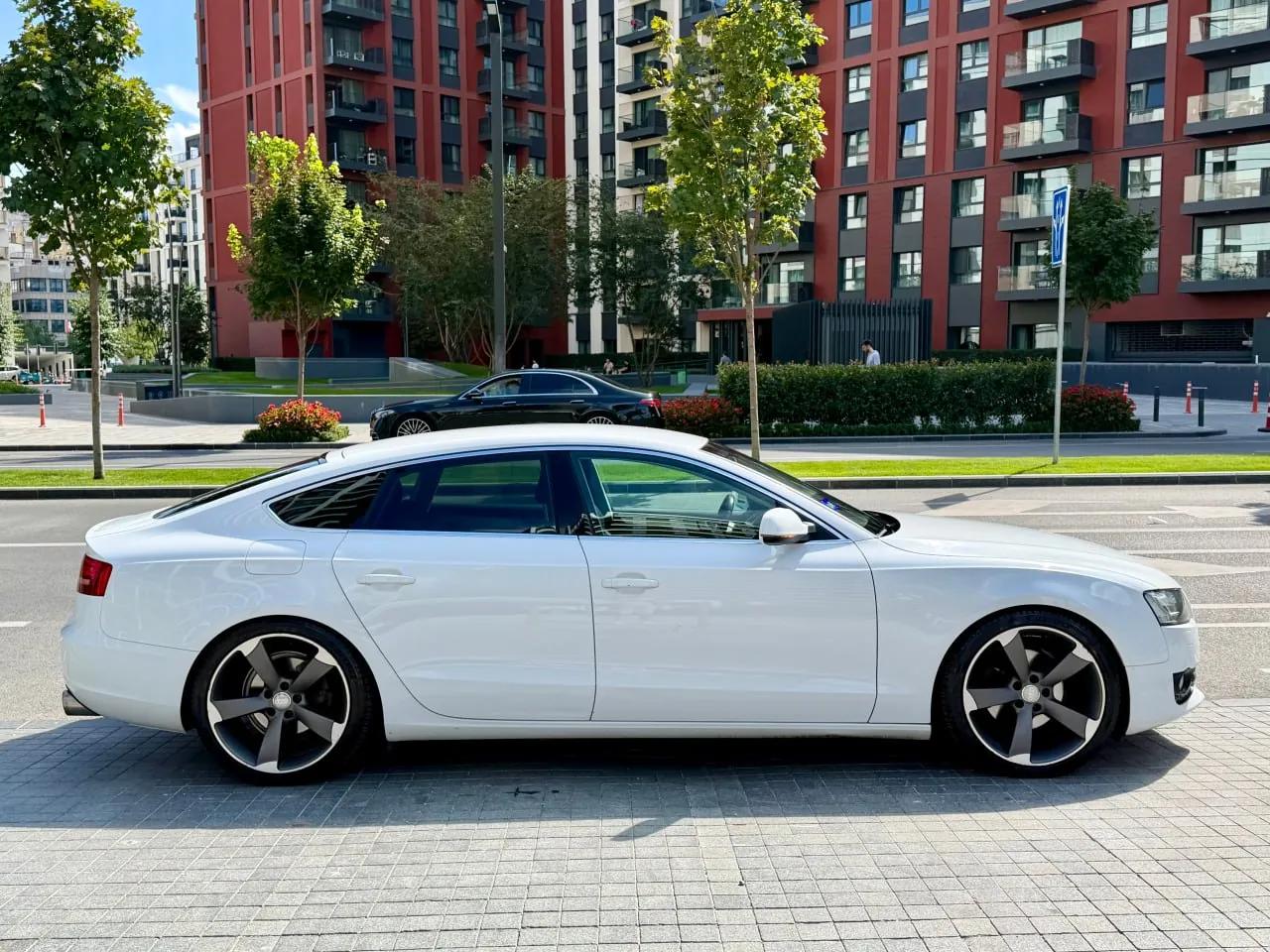 Audi A5 Sportback 2.0 TFSI механика 2010