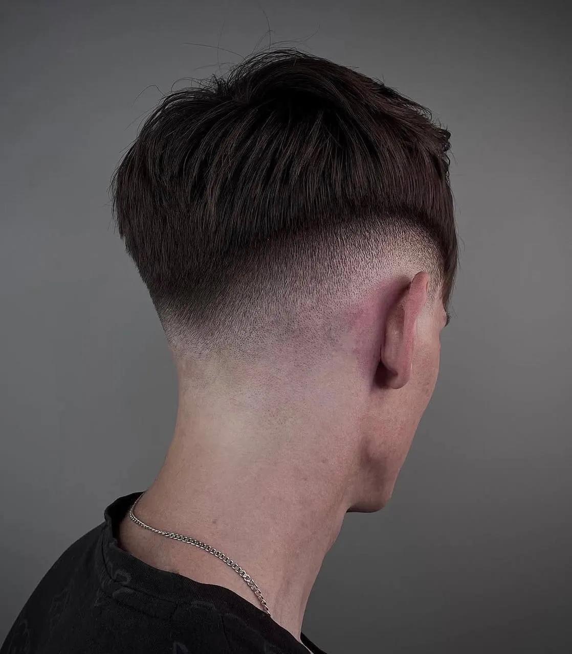 Стрижка Fade для модели под руководством мастера