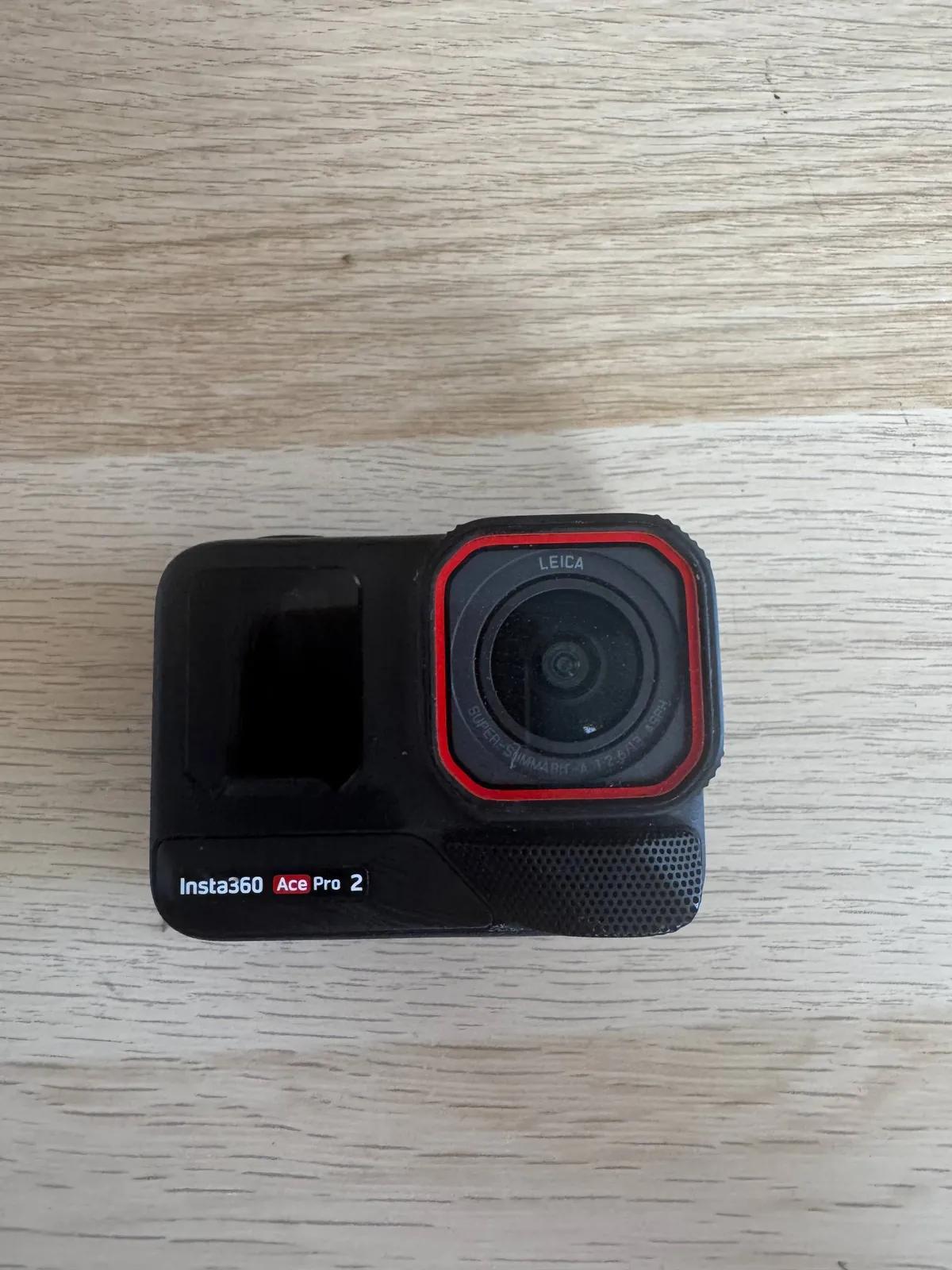 Экшн-камера Insta360 Ace Pro 2 с картой памяти