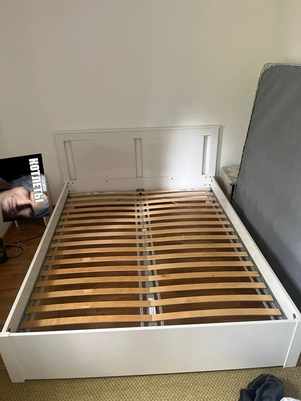 Кровать, стол и зеркало IKEA Мириево
