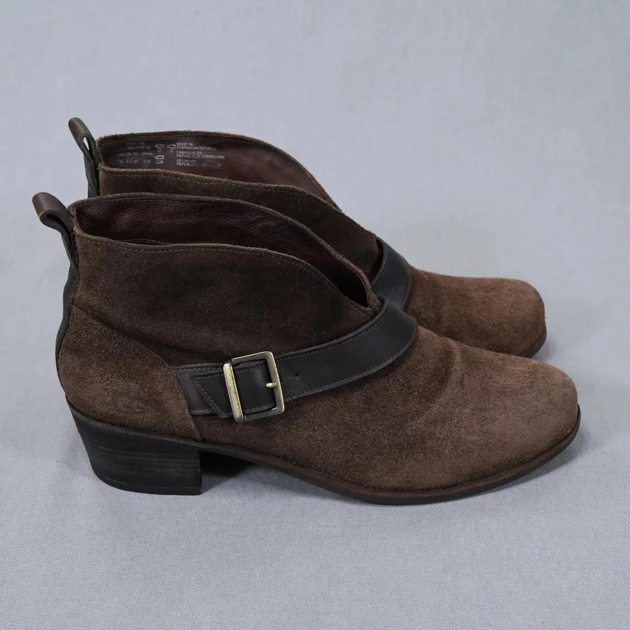 Замшевые ботинки UGG с пряжкой размер 41