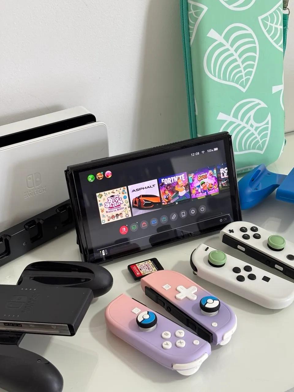 Nintendo Switch OLED с аксессуарами и игрой