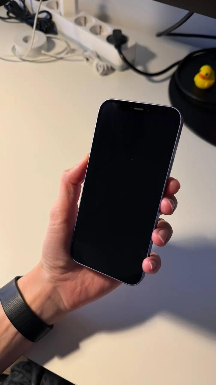 IPhone 12 64 ГБ с дефектом динамика