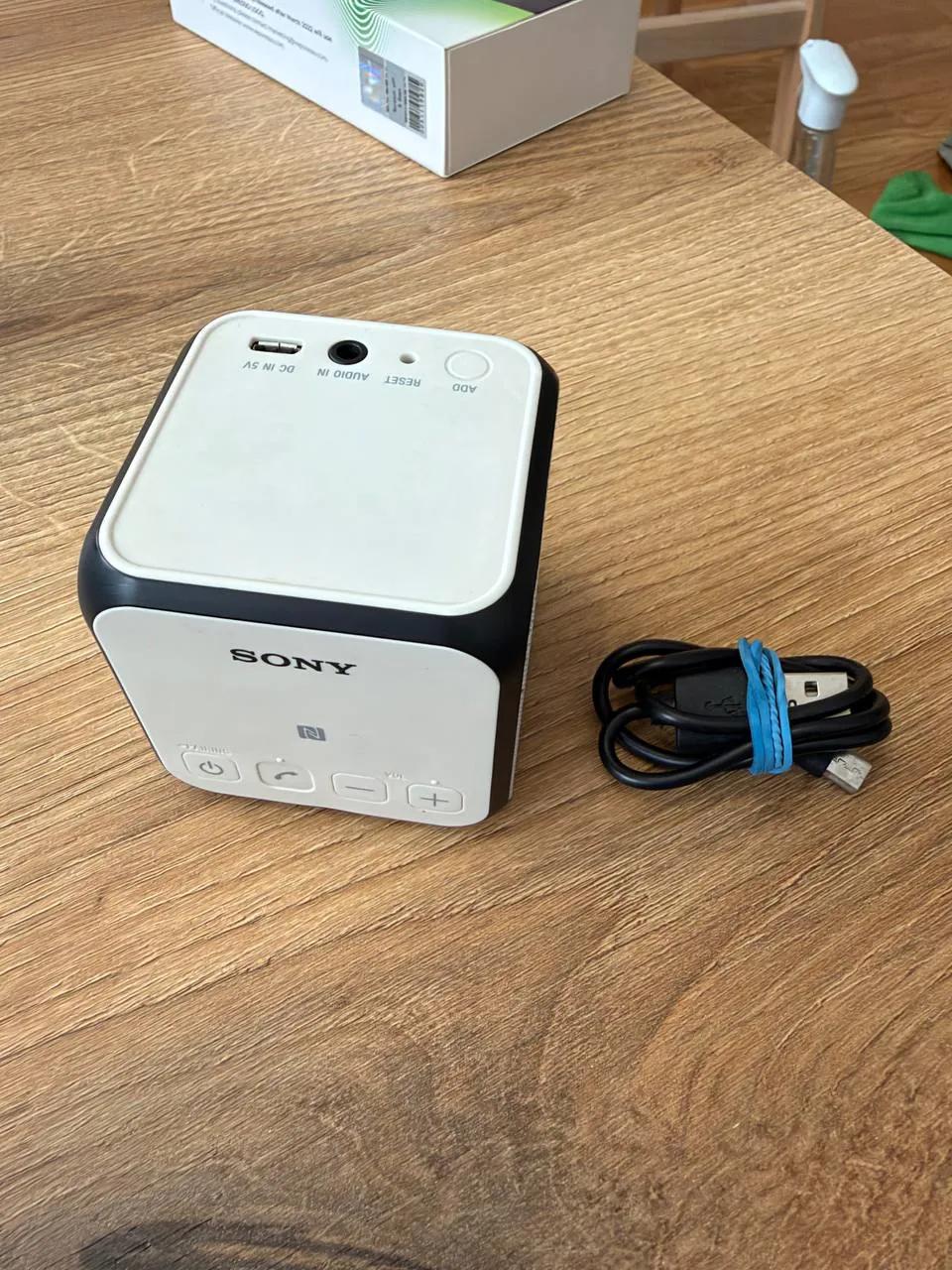 Портативные колонки Sony SRS-X11 и Xiaomi 16W Нови-Сад