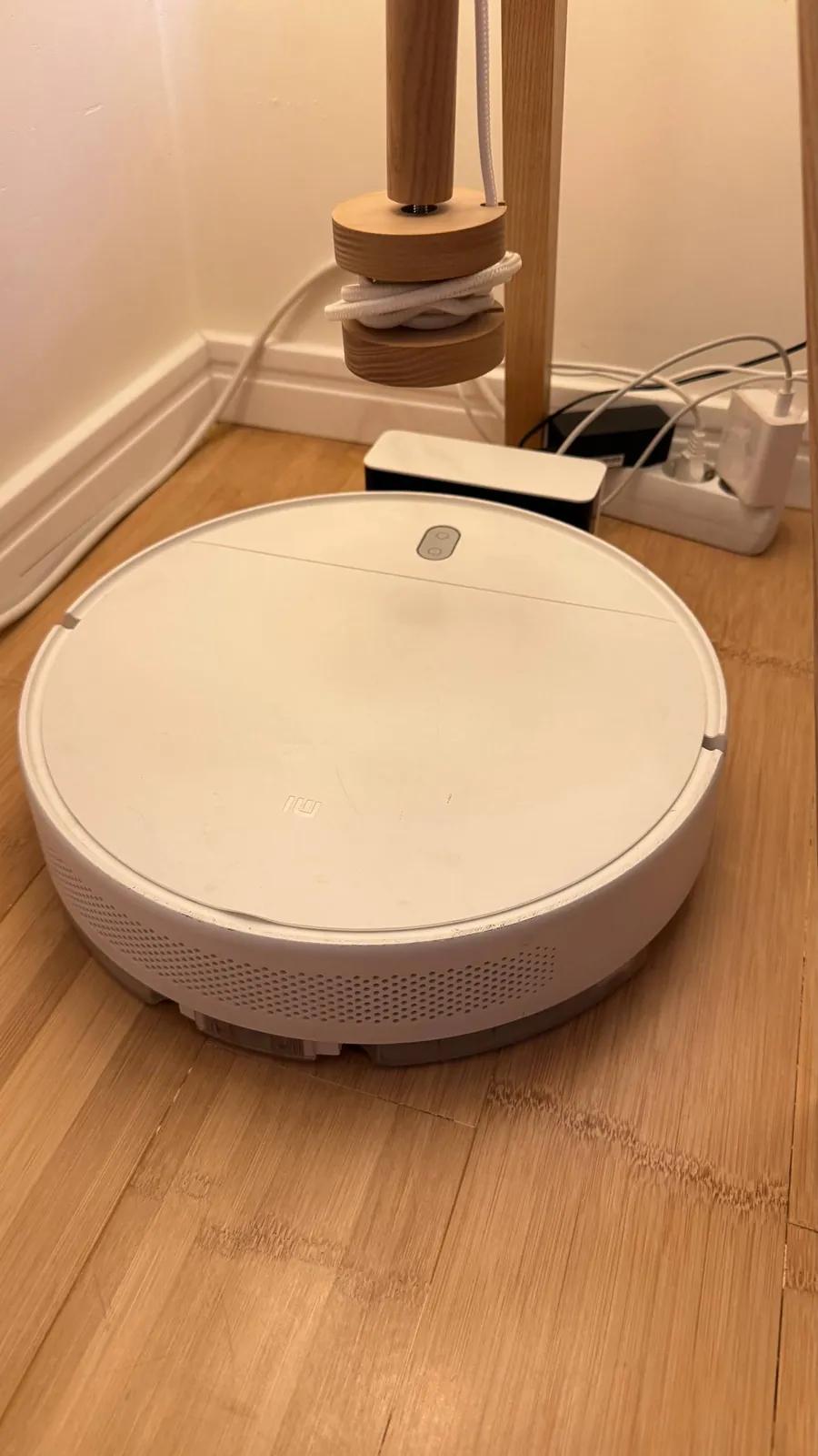 Робот-пылесос Xiaomi Mi Vacuum-Mop Essential