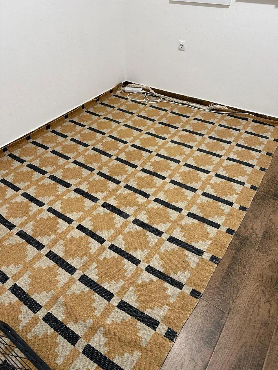 Ковёр лампы часы и картины IKEA