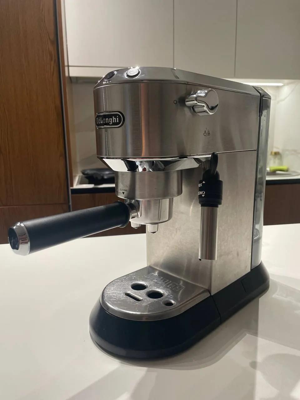 Кофеварка эспрессо DeLonghi Dedica Style Врачар