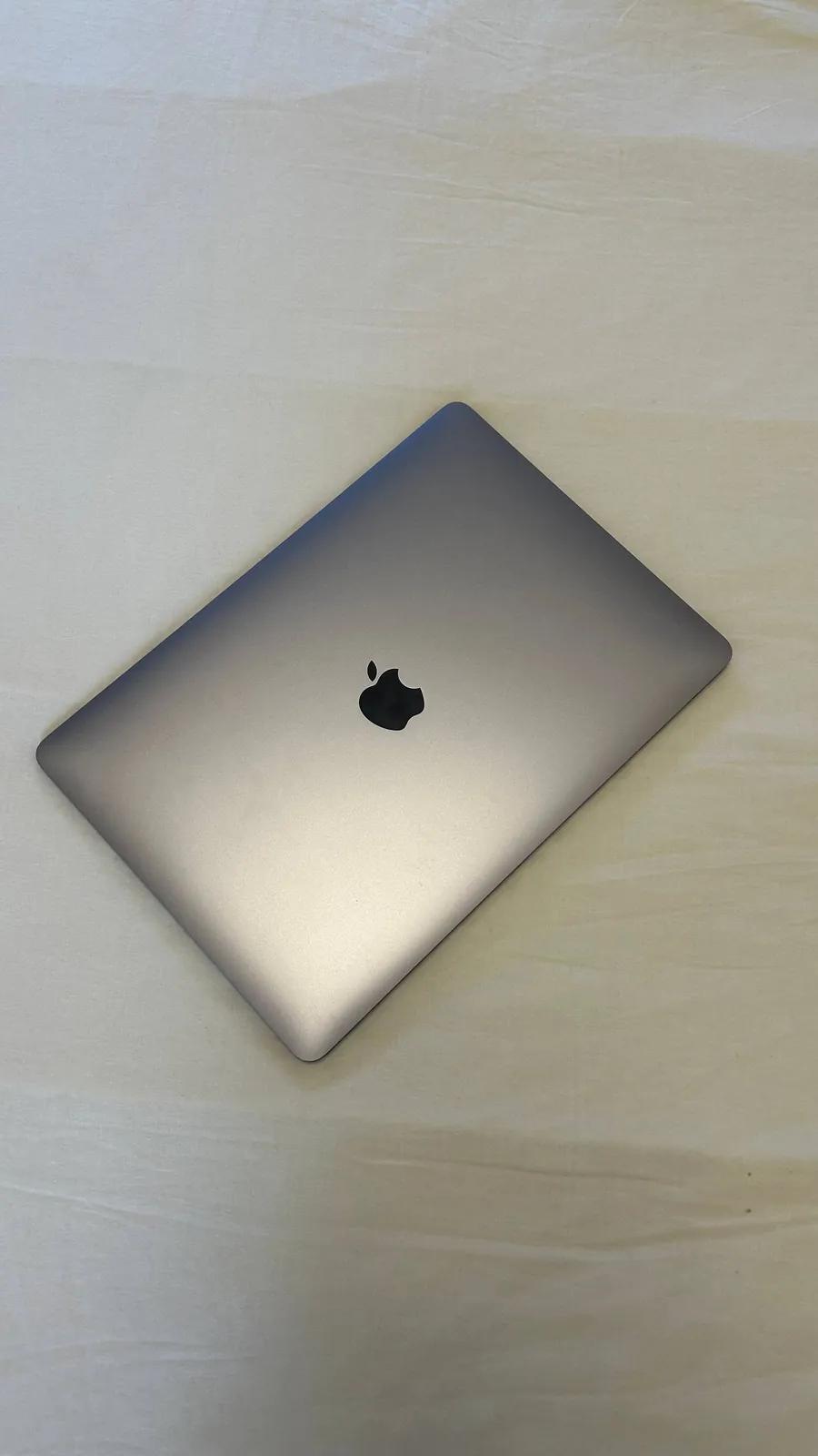 MacBook Air 13 дюймов M1 2020
