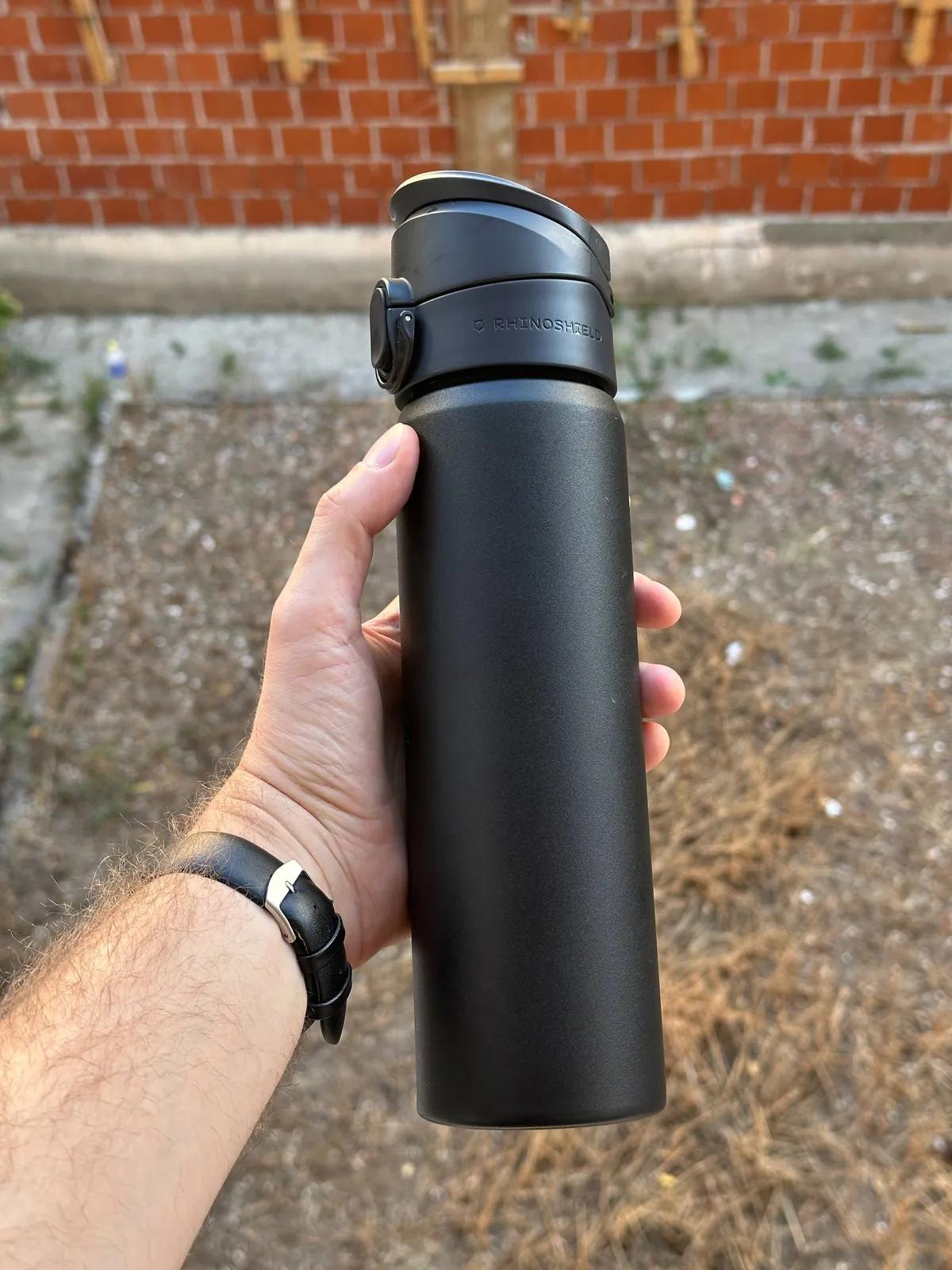 Термобутылка RHINOSHIELD AquaStand с держателем MagSafe