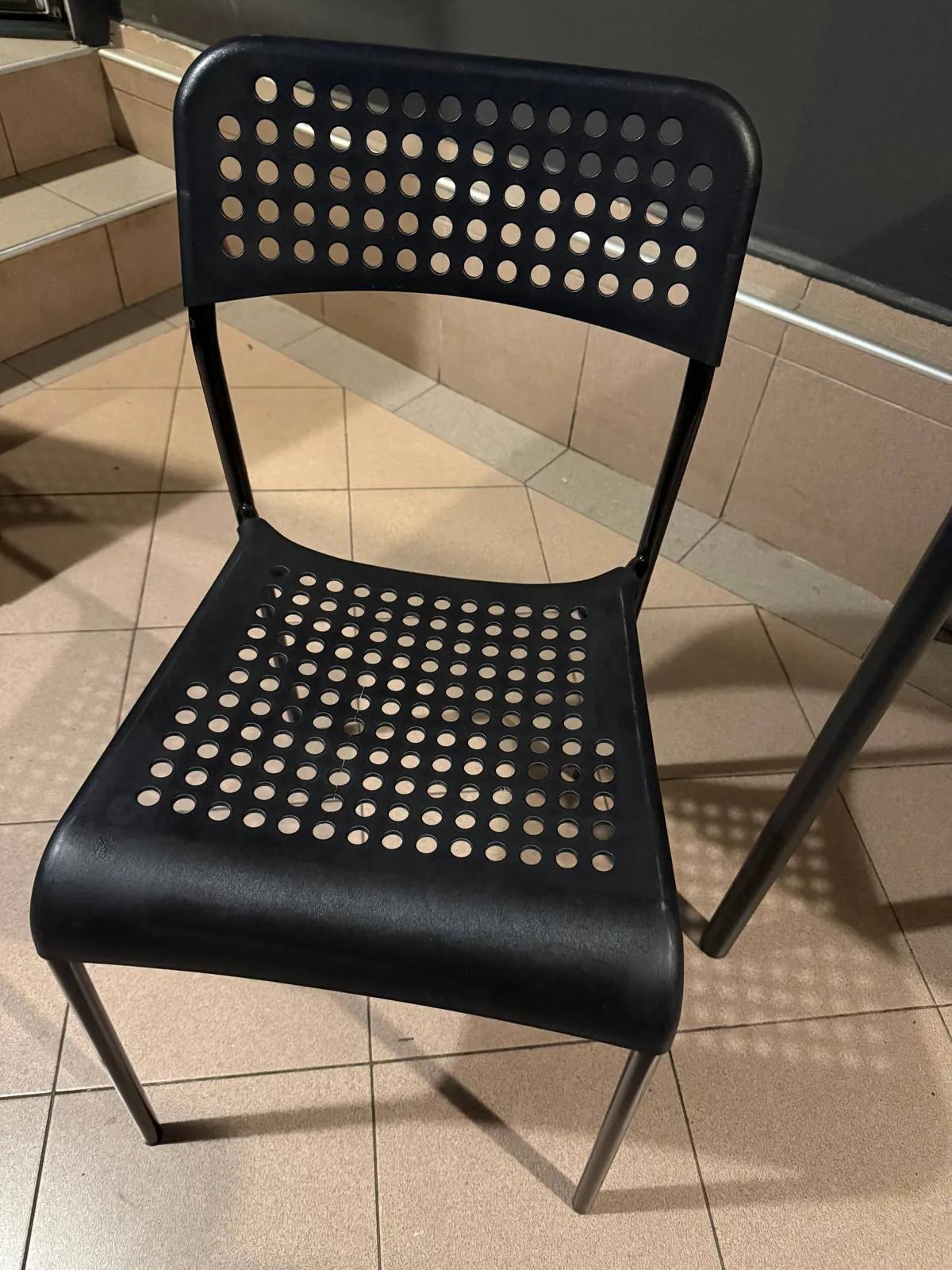 Стулья IKEA SANDSBERG и Jusk TOREBY со столами