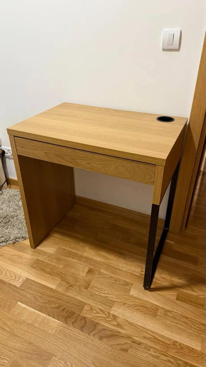 Стол IKEA с выдвижным ящиком