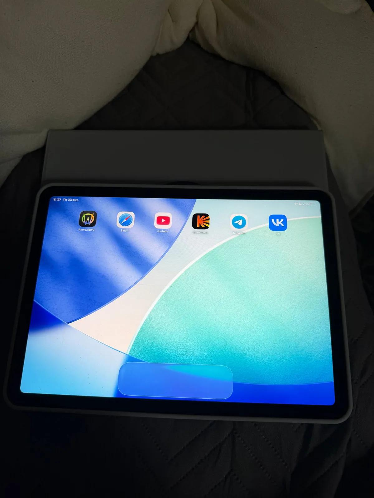 Apple iPad Air 4 64 ГБ с трещиной на экране