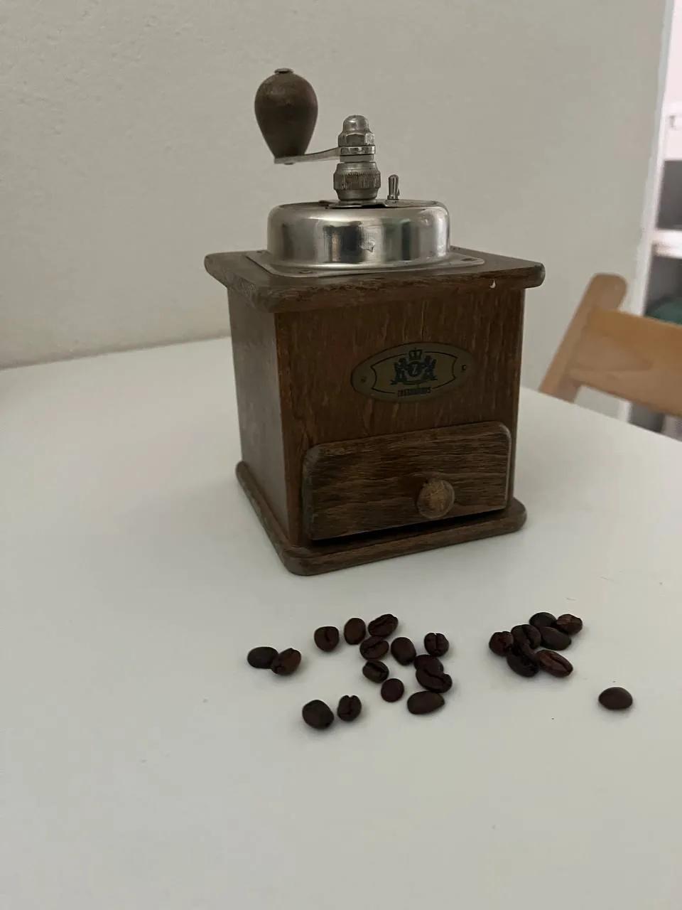 Классическая кофемолка Вождовац