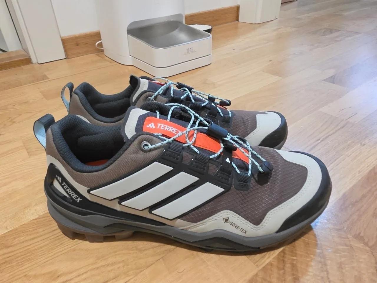 Кроссовки Adidas треккинговые женские размер EU 41