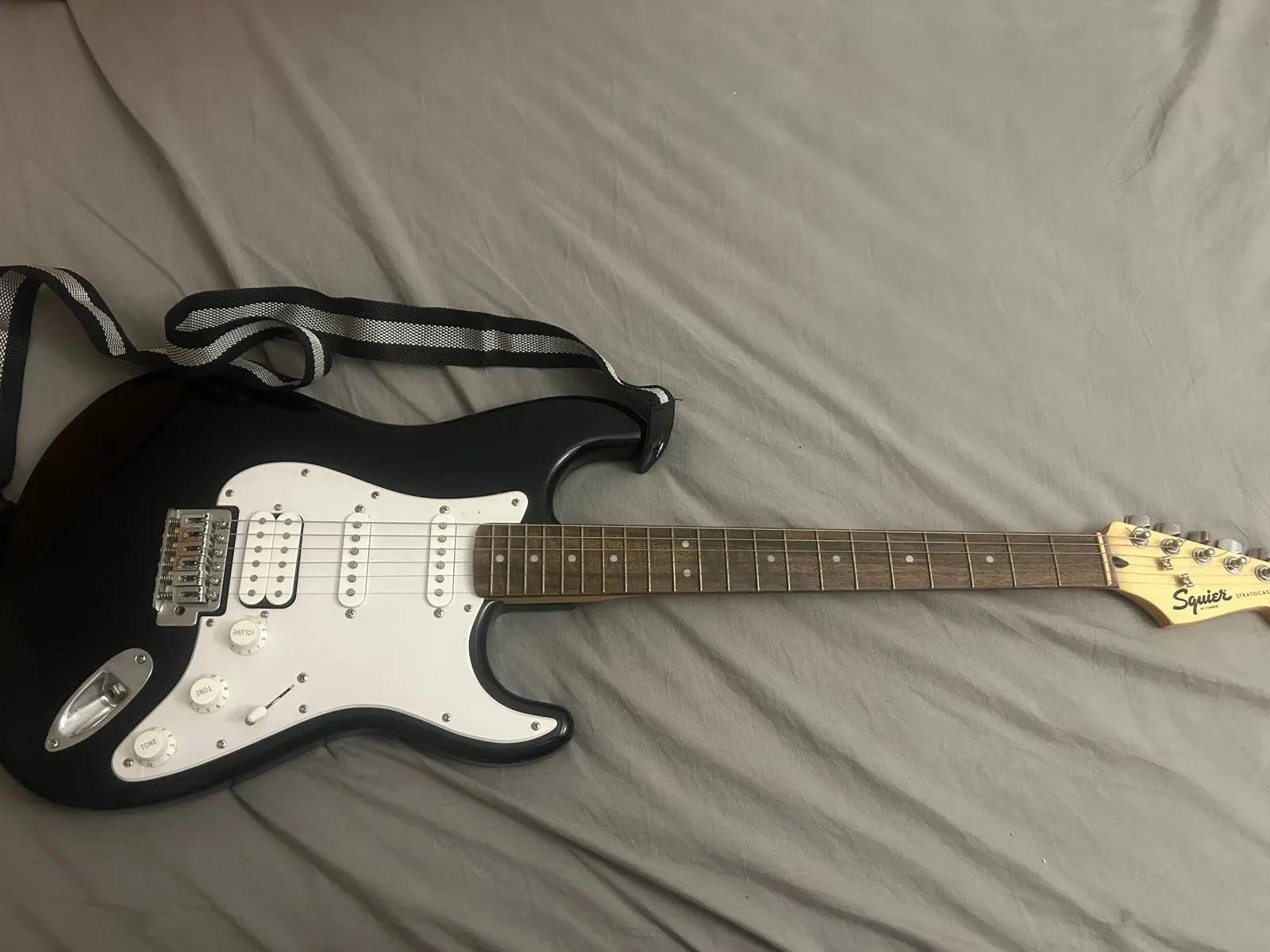 Гитара Squier Bullet Stratocaster почти новая Нови-Сад