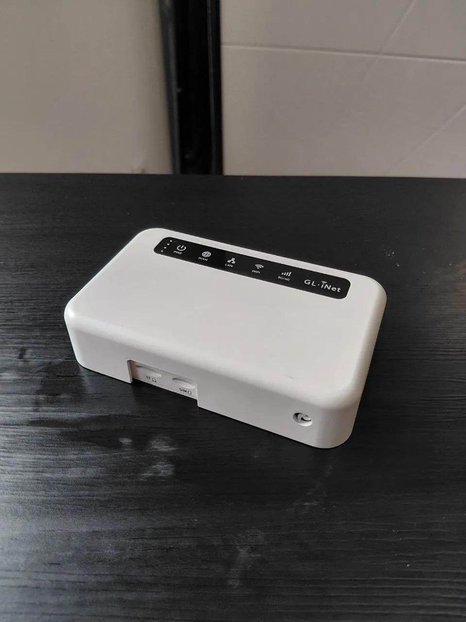 Портативный роутер GL.iNet Puli XE300 с аккумулятором