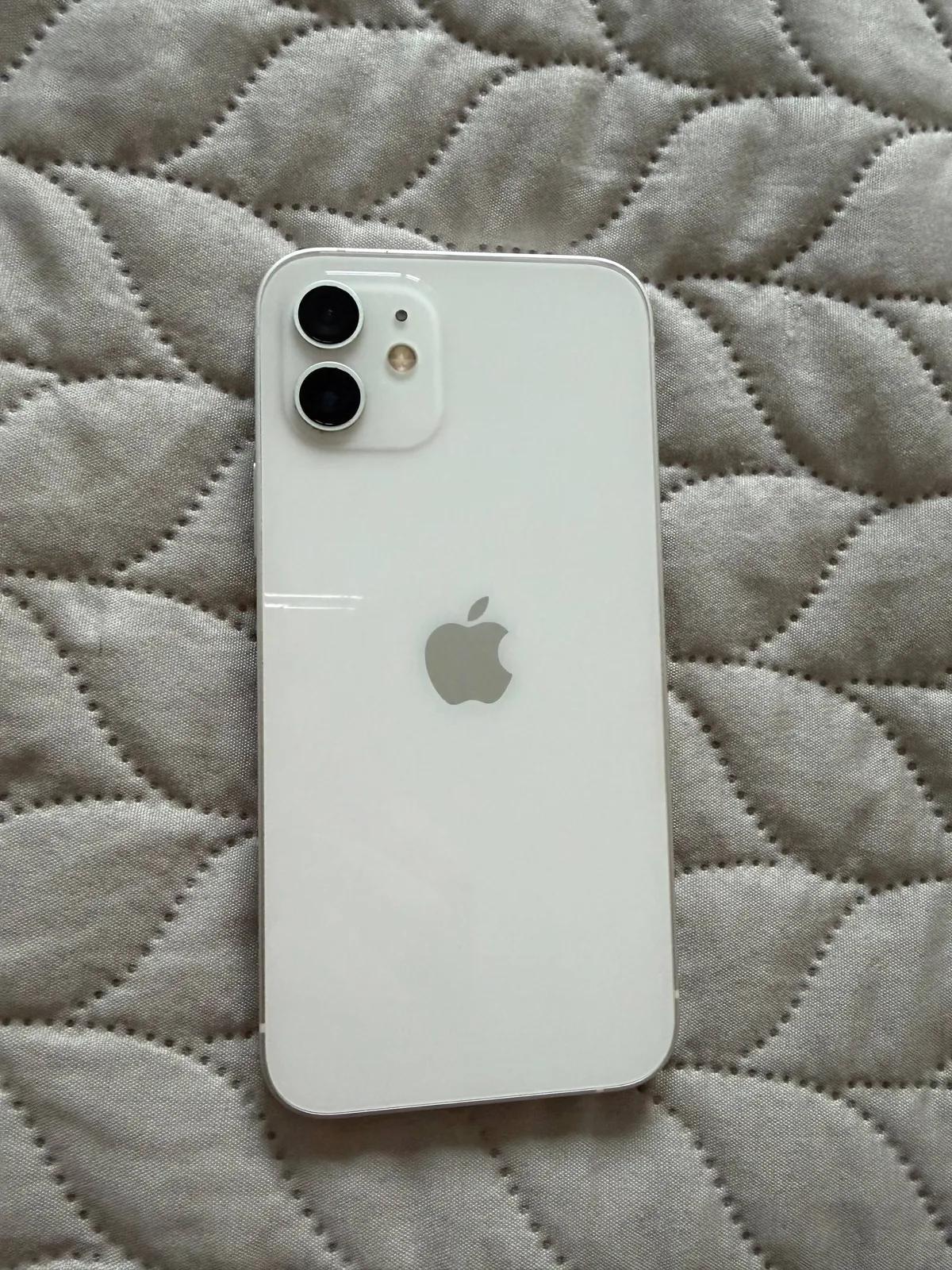 IPhone 12 128 ГБ в отличном состоянии