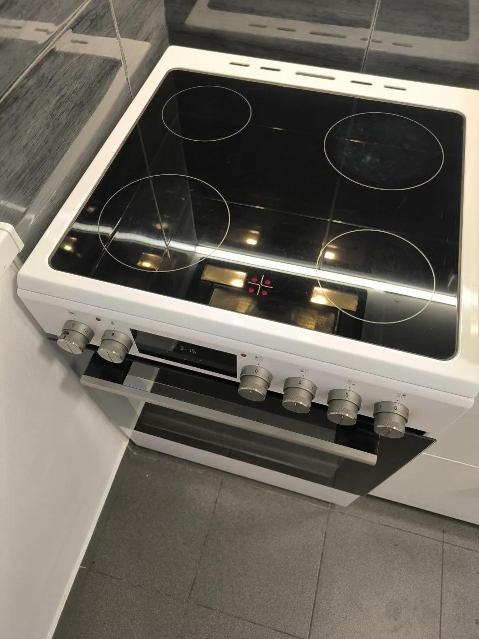 Отдельностоящая плита VOX CTR 6355 WQ стеклокерамика, Нови-Сад