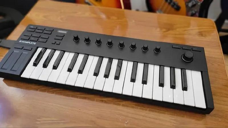 MIDI-клавиатура Native Instruments Komplete Kontrol M32
