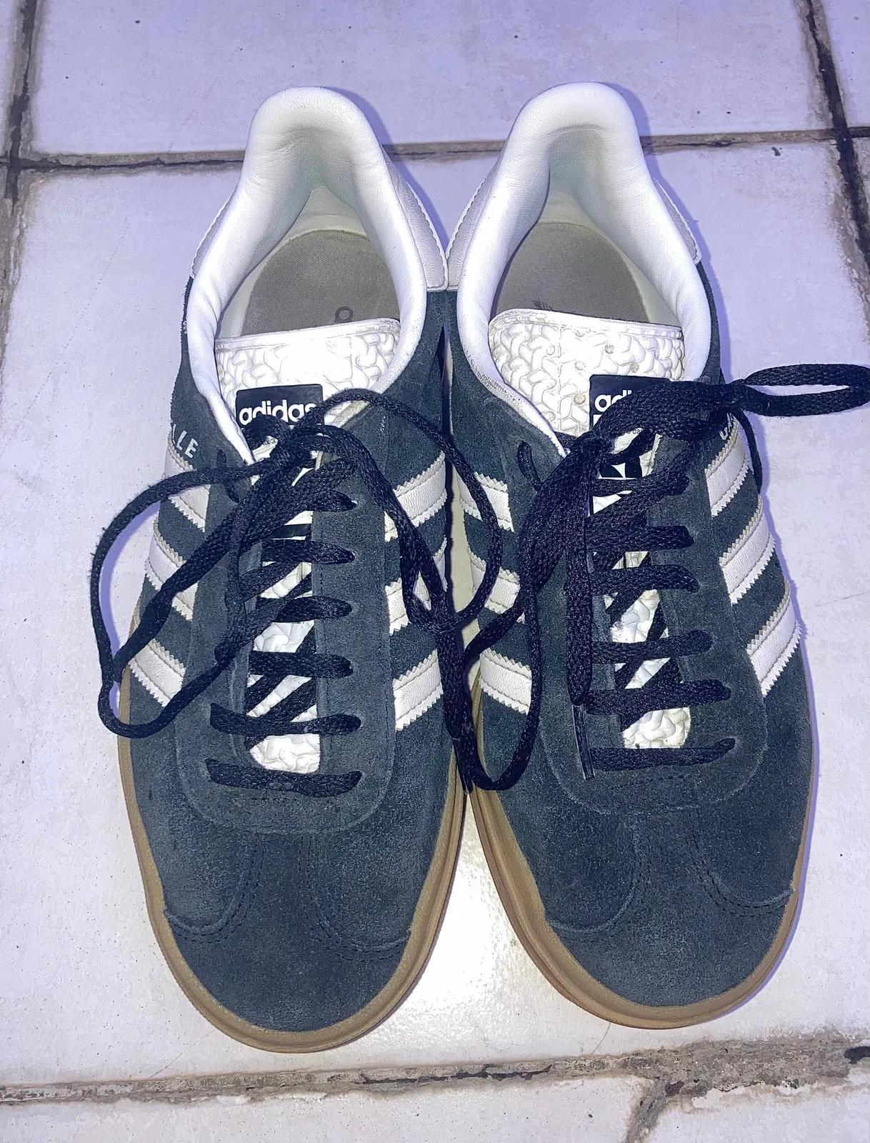 Женские кроссовки Adidas темно-серые размер 38