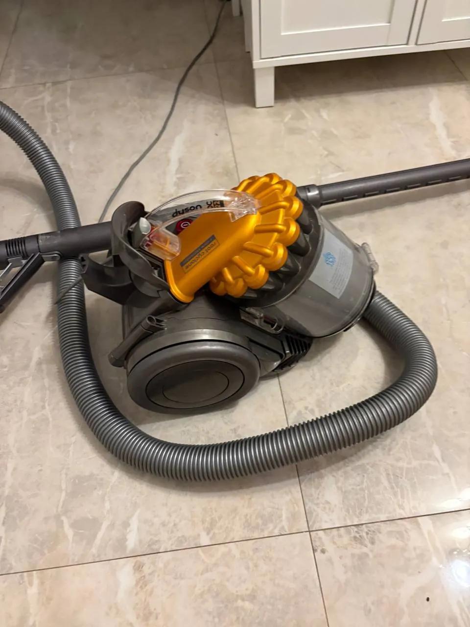 Пылесос Dyson DC37 цилиндрический
