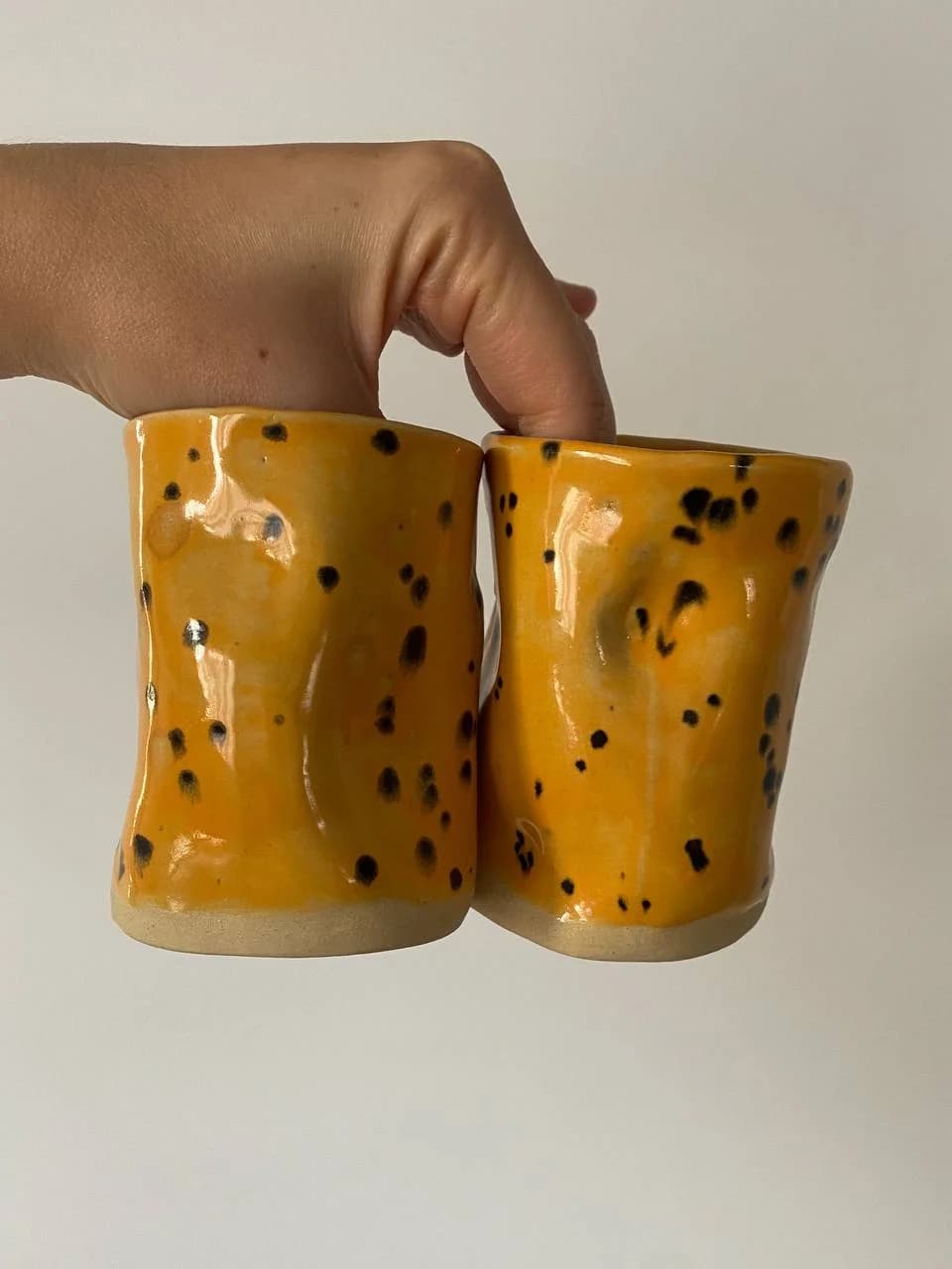 Мятые керамические стаканы