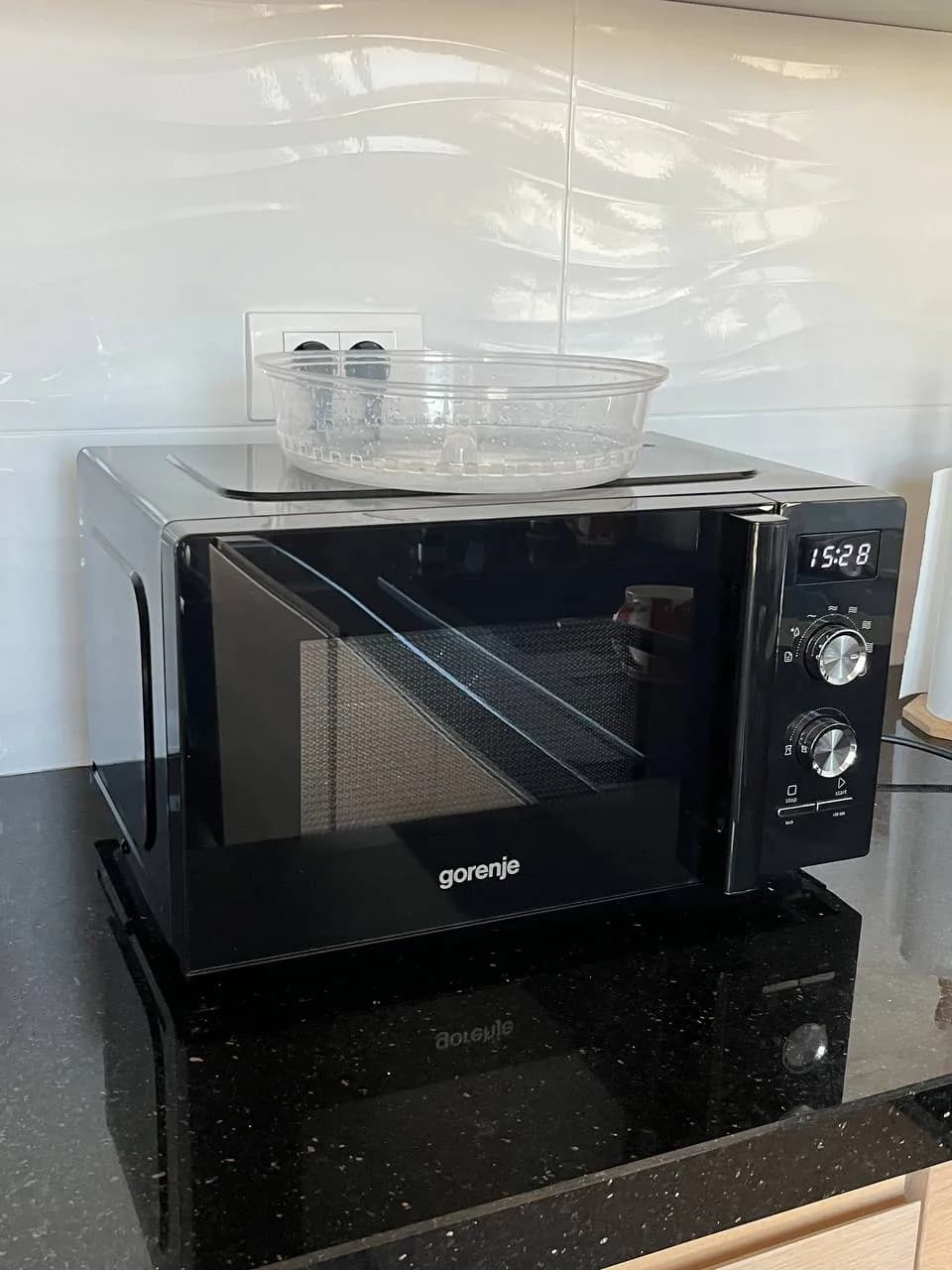 Микроволновая печь Gorenje с крышкой