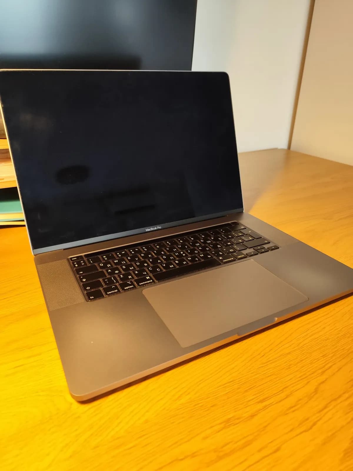 MacBook Pro 16 2019 i7 16GB 512GB 350€