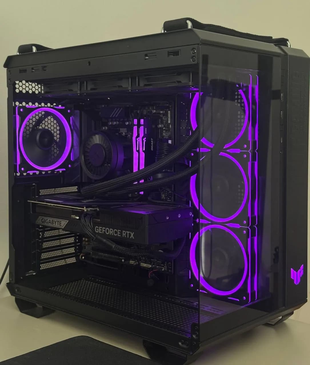 Игровой ПК Ryzen 9 9950X3D RTX 5070 Ti 2300€