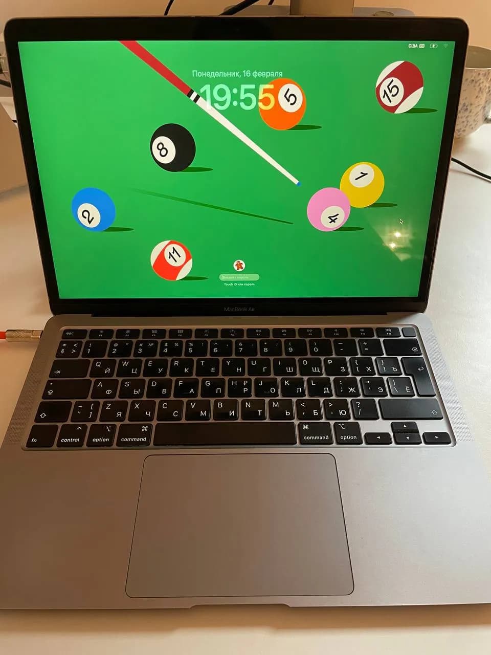 MacBook Air 2020 13 дюймов 300 EUR