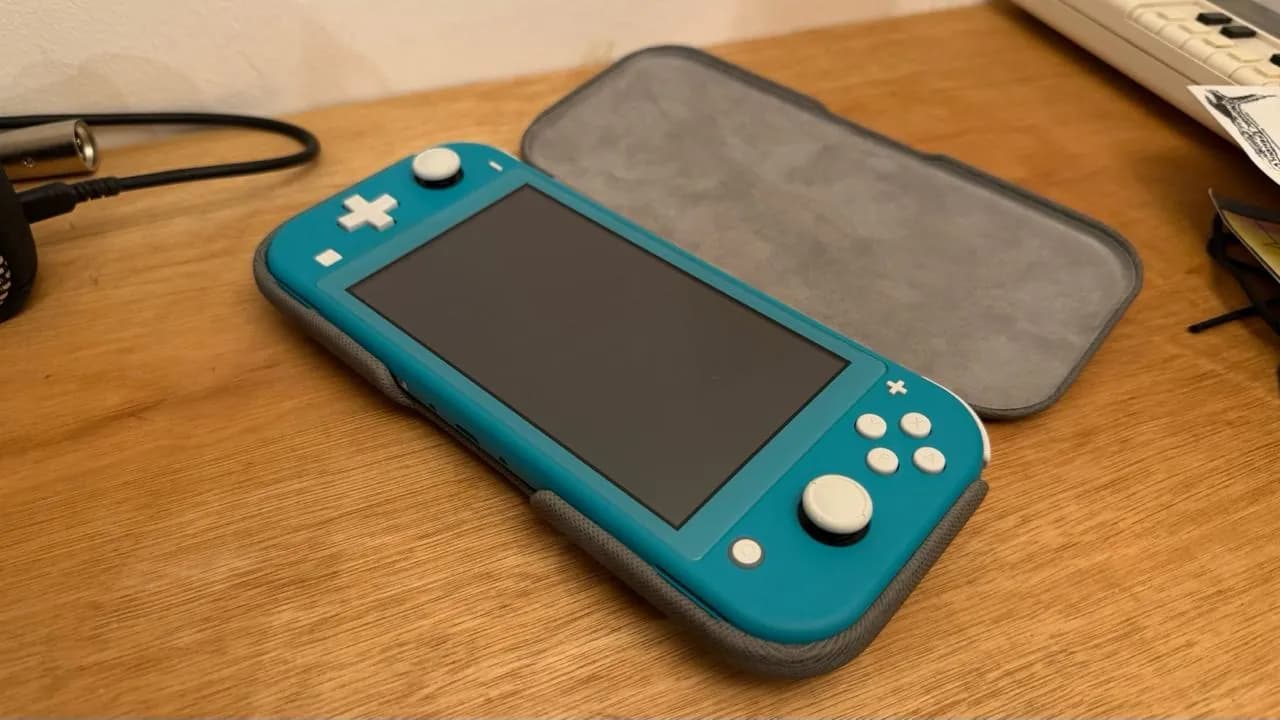 Nintendo Switch Lite в идеальном состоянии