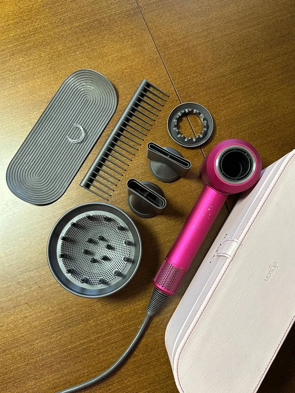 Фен Dyson Supersonic с насадками и кейсом
