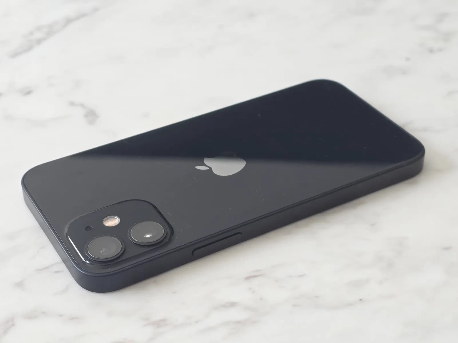 iPhone 12 mini 64GB и Wi-Fi адаптер
