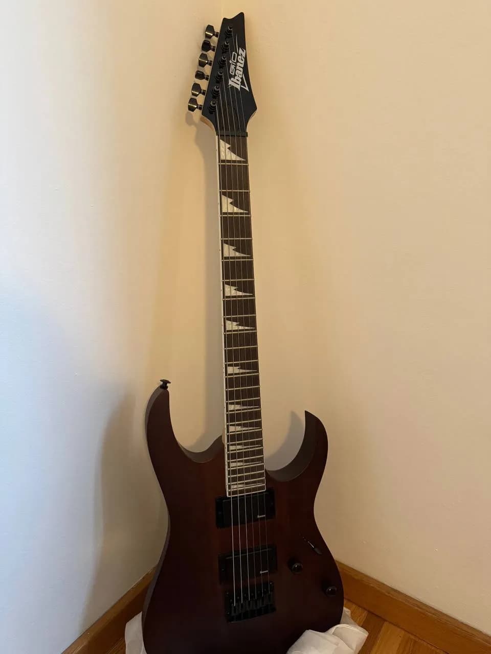 Электрогитара Ibanez GRG121DX-WNF с чехлом