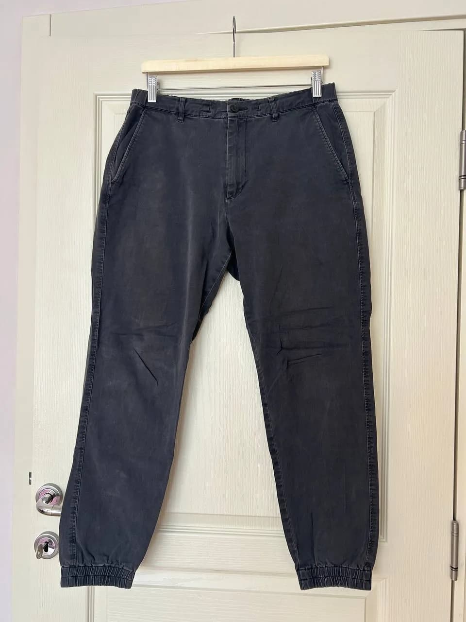 Брюки Uniqlo М и джинсы Pull&Bear 31