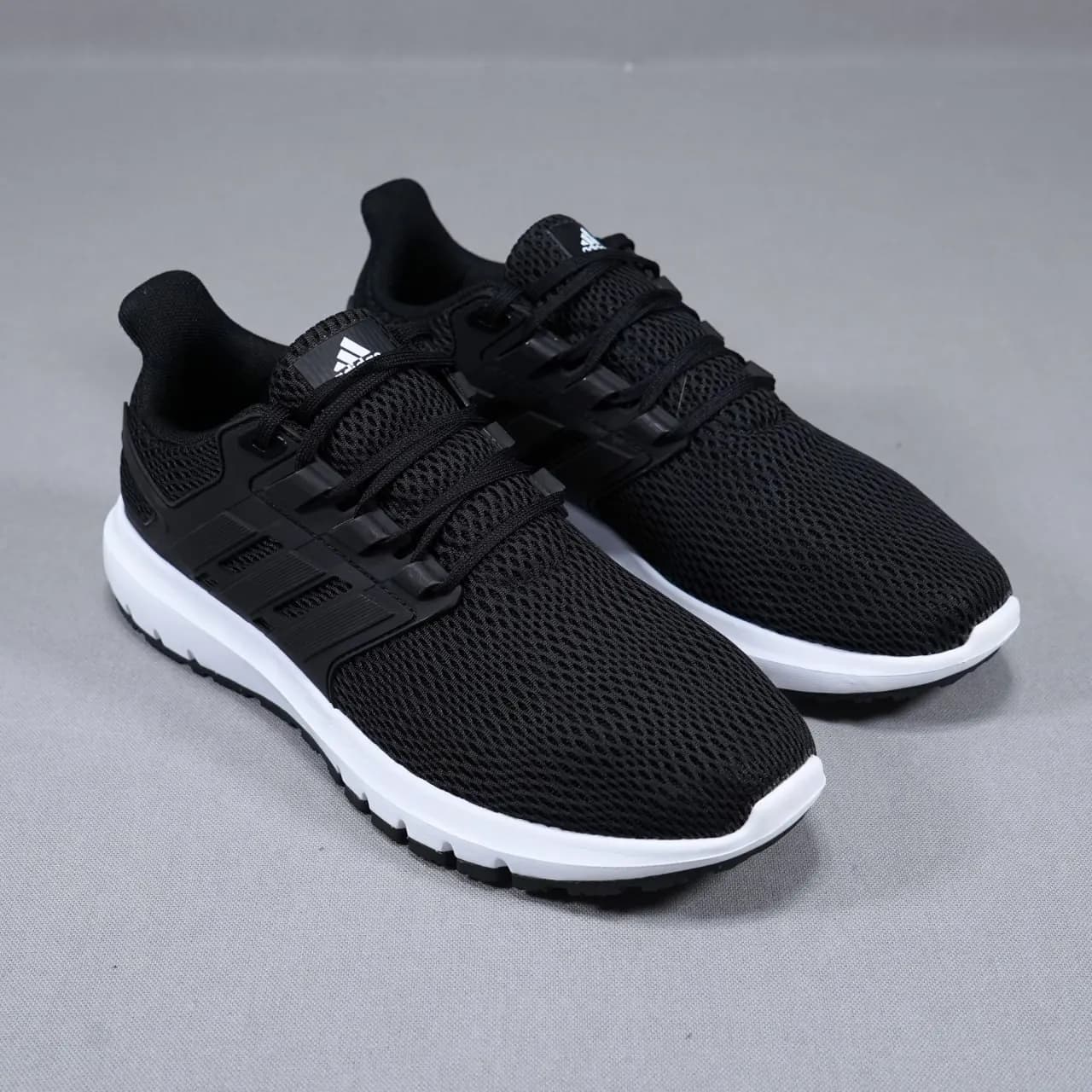 Обувь Adidas Reebok Tod's Nike 4 пары Нови-Сад