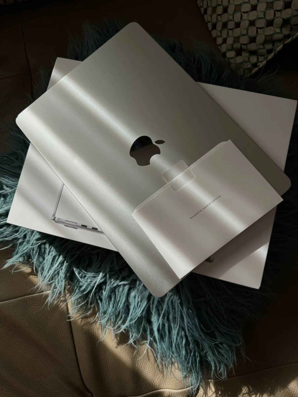 MacBook Air 13 M3 16GB 512GB скол 650 EUR Врачар