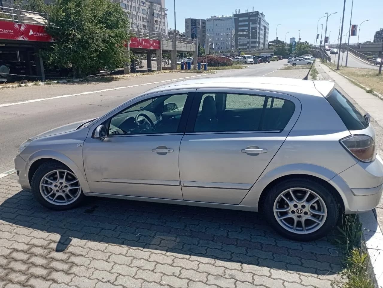 Opel Astra H 2007 бензин 220 тыс км