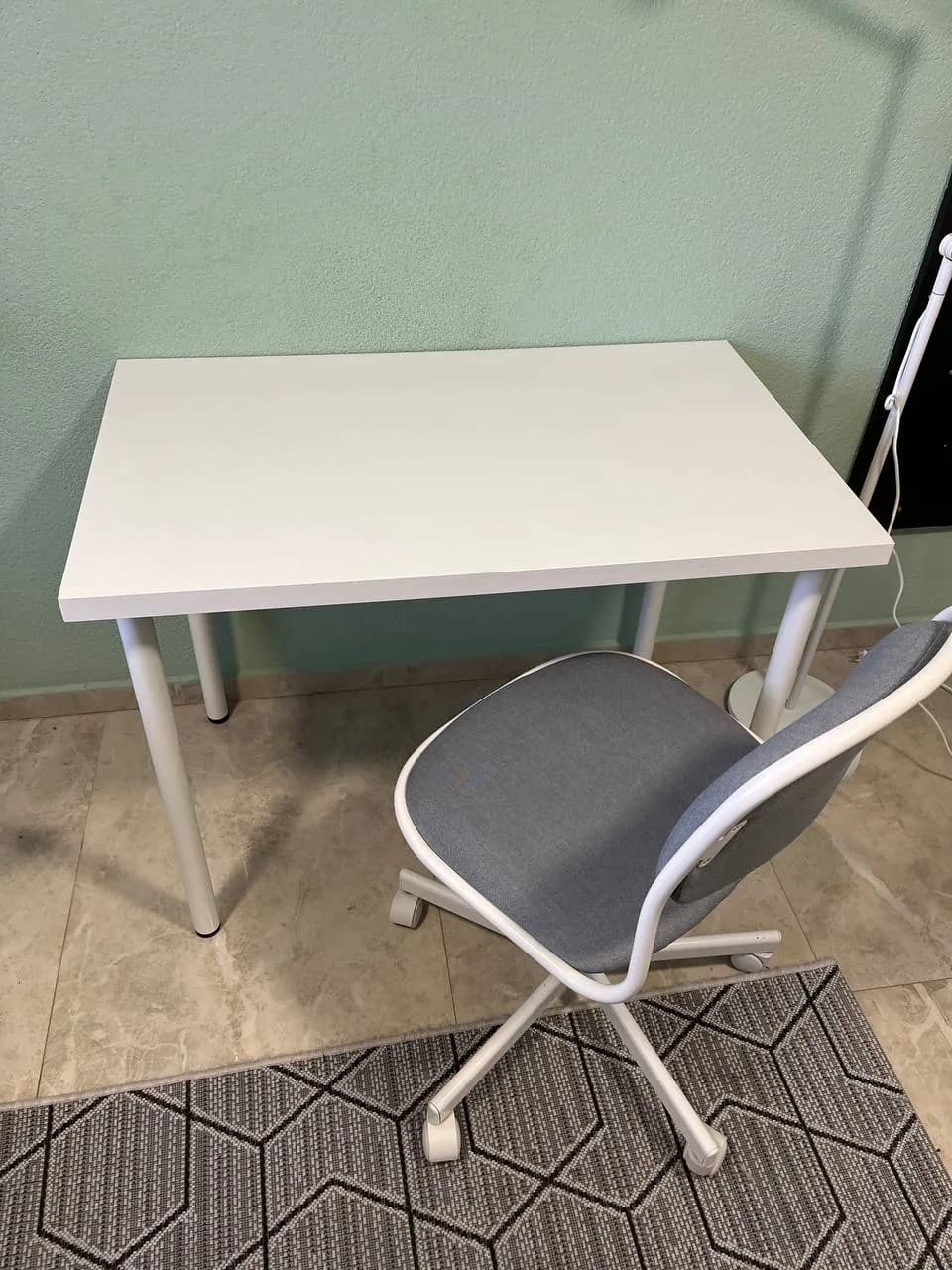 Стол IKEA и кресло идеальное состояние Вождовац