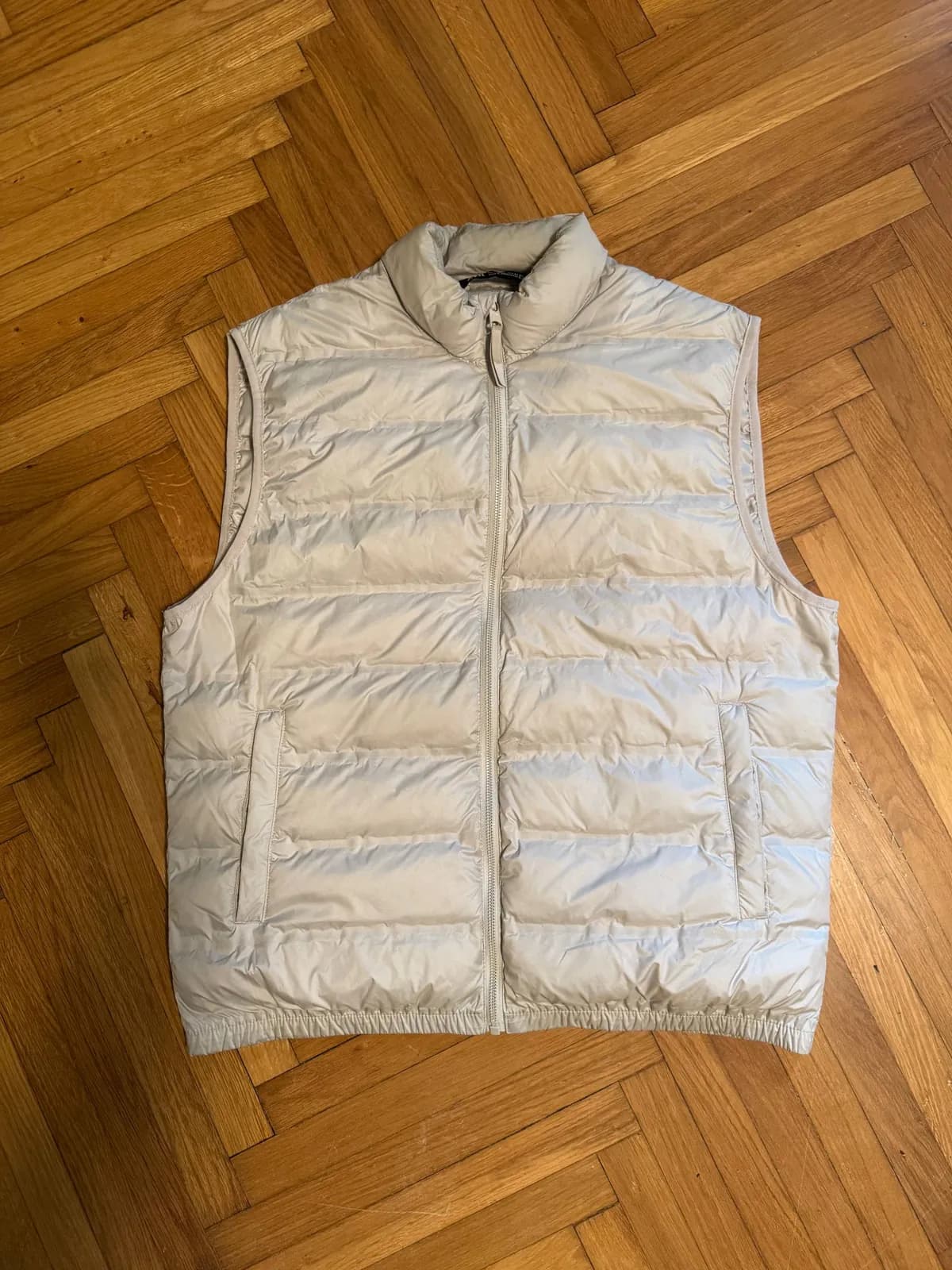 Ветровка Uniqlo JW Anderson и жилет Zara