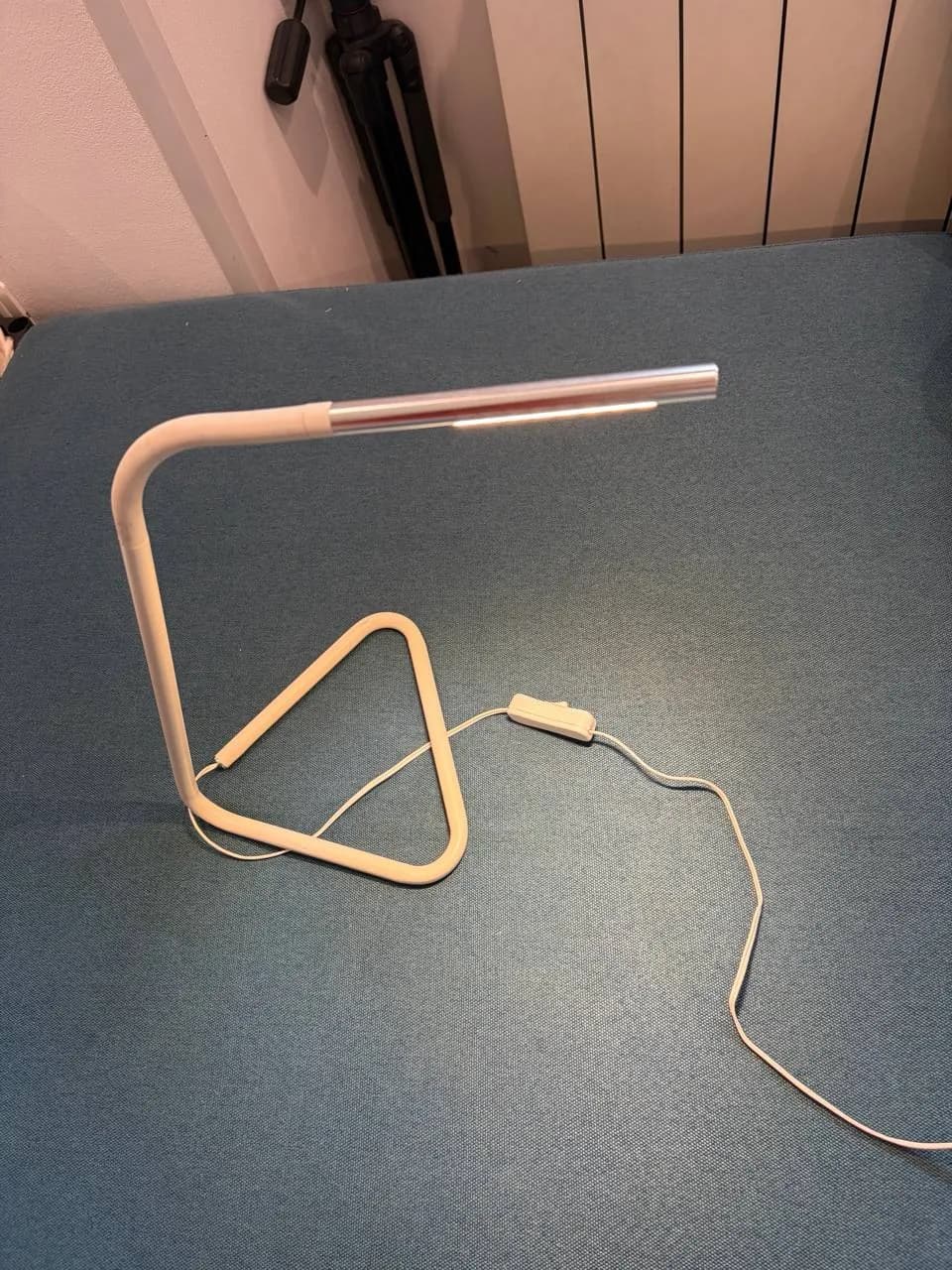Настольная лампа IKEA с USB-розеткой