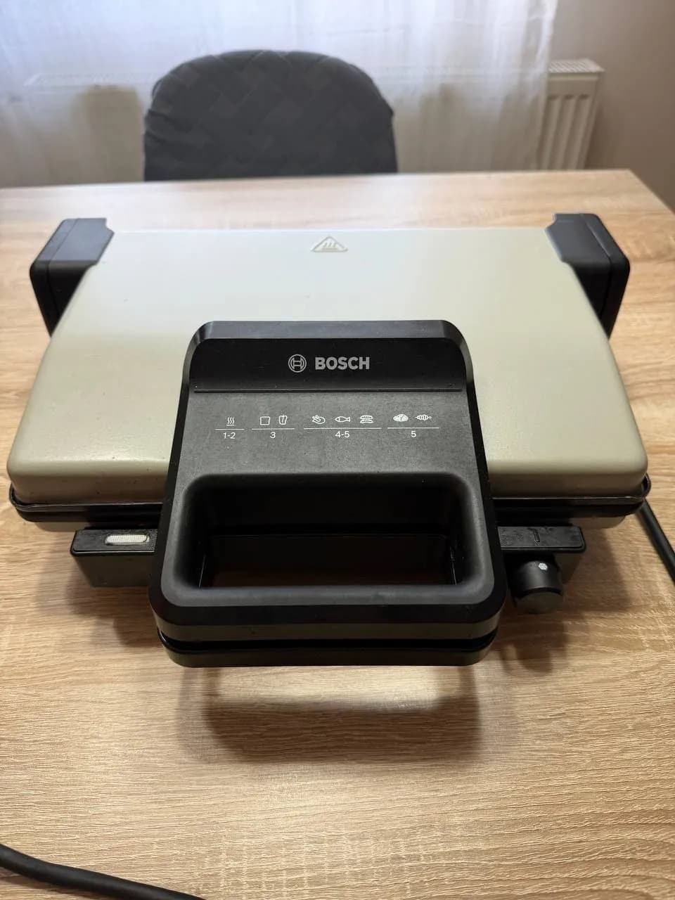 Электрогриль Bosch CTTK1A