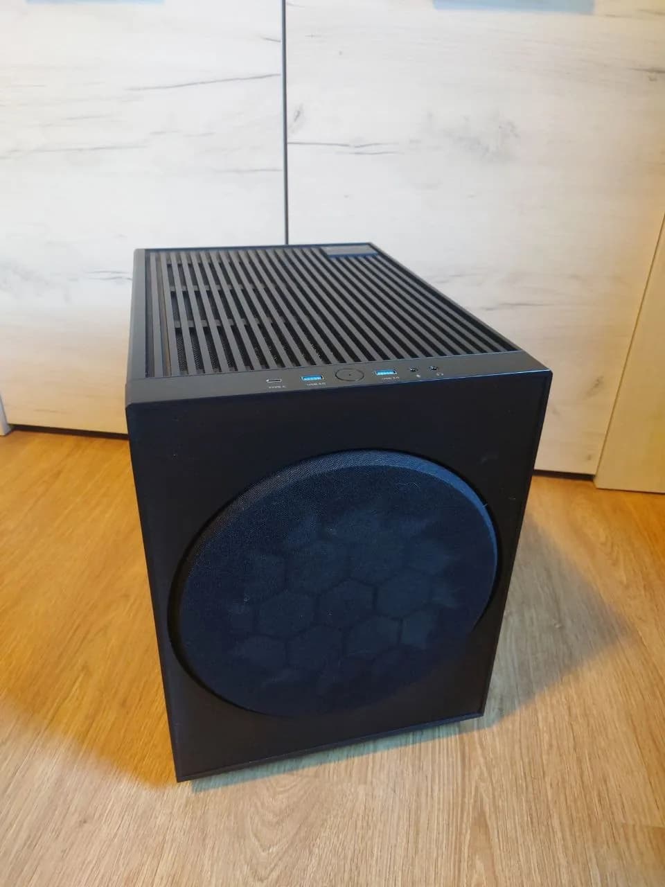Игровой ПК Ryzen 5 8500G RTX 4070 и PS5 Slim