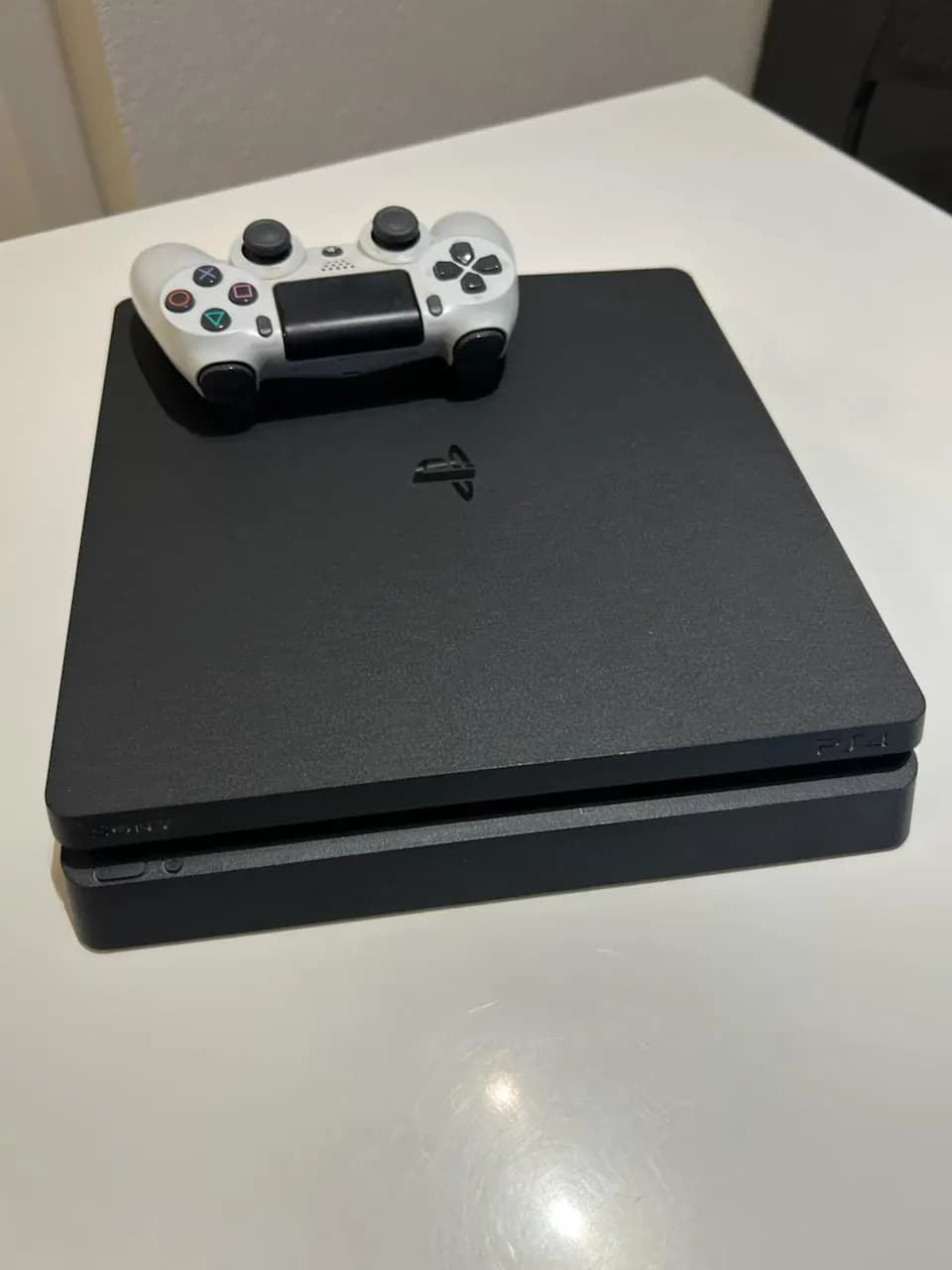 Sony PlayStation 4 Slim 1TB с играми